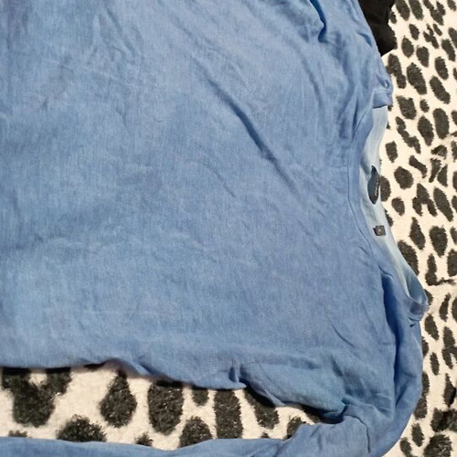Blouses like new, pack of 4, size small, black and blue