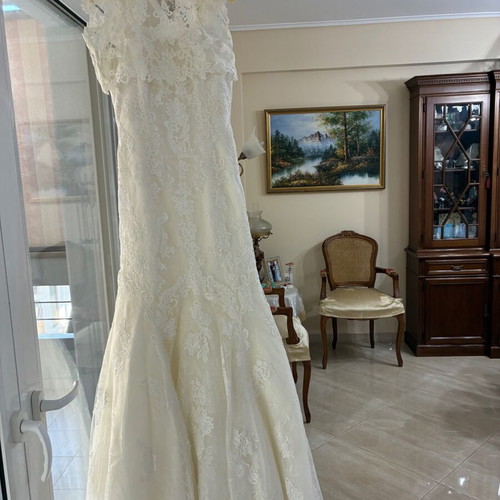 Pronovia wedding dress like new with detachable bouquet