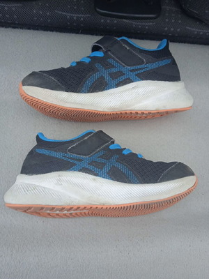 Παιδικά αθλητικά παπούτσια Asics μεταχειρισμένα, νούμερο 28,5, μπλε τιρκουάζ