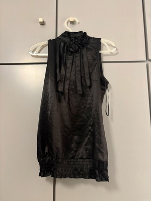 Μαύρο αμάνικο τοπ Enzo καινούργιο με ετικέτες, μέγεθος Small