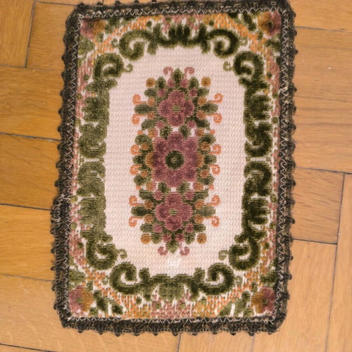 Velour Table Runner Set like new