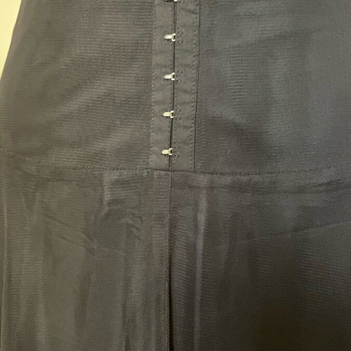 Tulle skirt large tailor-made like new, black with tongues and lining