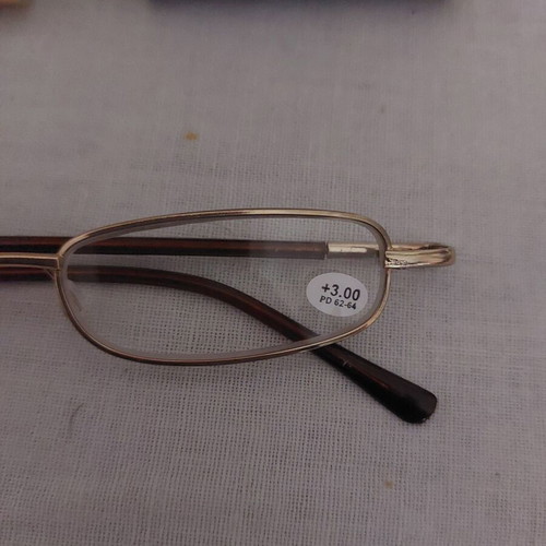 Presbyopia glasses new with case, +3.00 strength, gold frame