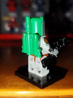 Φιγούρα Boba Fett παλιά έκδοση σαν καινούργιο με βάση και πιστόλι