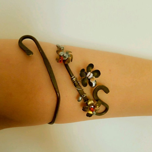Vintage early 90's brass armlet like new with floral design