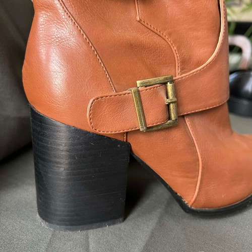 Funky Buddha brown ankle boots like new size 41 with buckles