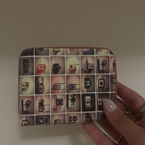 Women's wallet new with pearl zipper and multiple compartments