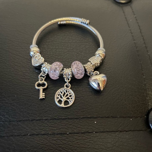 Adjustable bracelet new with various silver designs
