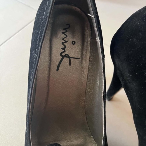 Suede vintage pumps with flowers like new, black, size 38