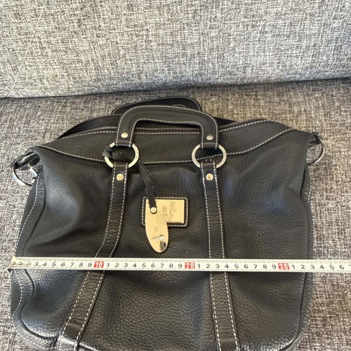 Kem leather shoulder bag like new, black