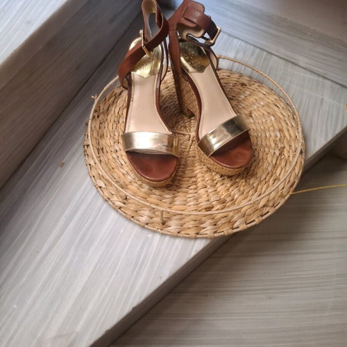Vince Camuto platforms like new, brown with gold, cork heel 10 cm