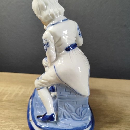 Vintage Porcelain Figurine Romantic Couple Delft Style used
