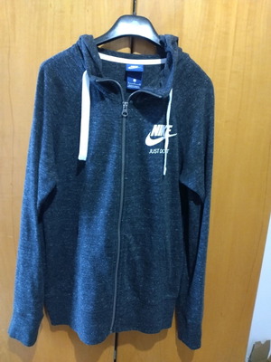 Nike Sportswear vintage αθλητική ζακέτα μεταχειρισμένη, μέγεθος small, μαύρη