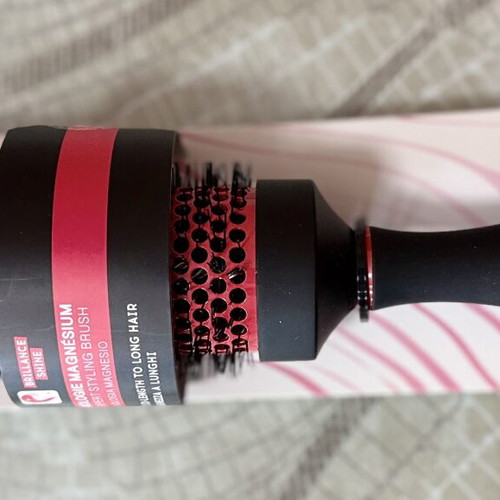 Professional hairbrush new with magnesium for heat protection