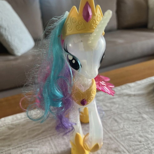 Unicorn like new with lighting and batteries