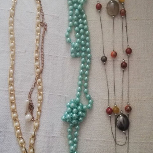 Set of necklaces and earrings used, 7 designs