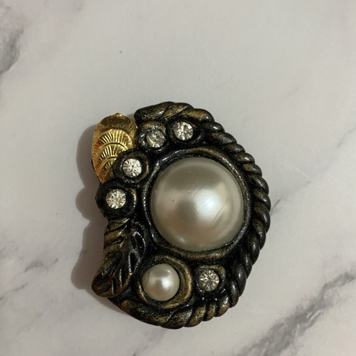 Brooch with pearls and rhinestones used, black and gold
