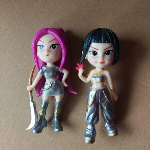 Kpop Hunters figures Mira and Zoey like new, 10cm