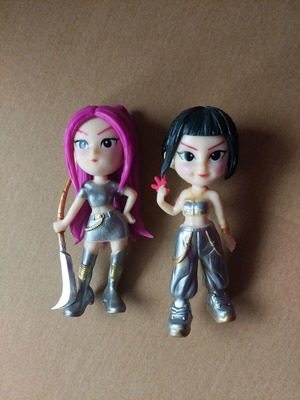 Kpop Hunters figures Mira and Zoey like new, 10cm