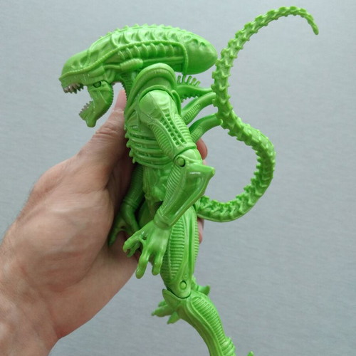 Modern Xenomorph Alien Green 2020 Collectable Action Figure like new