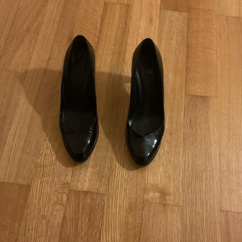 Stuart Weitzman patent leather pumps with 8cm heel like new, black size 37.5