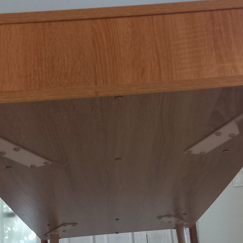 Desk like new, 120cm length, 58cm width, 77cm height, detachable legs