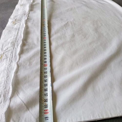 Set of 2 vintage white cotton pillowcases with lace like new