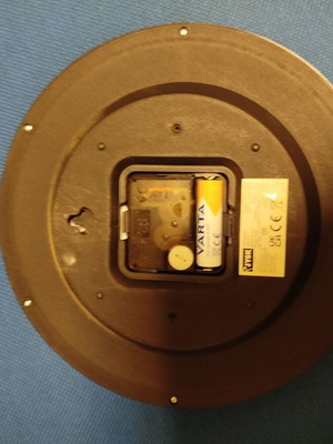Silent wall clock analog like new