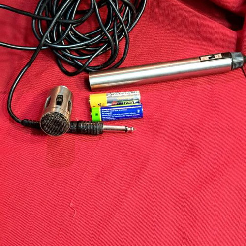 Electret microphone used, works with 2 AA batteries