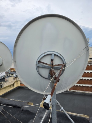 Satellite system 180cm aluminum dish with LNB and motorized mount like new