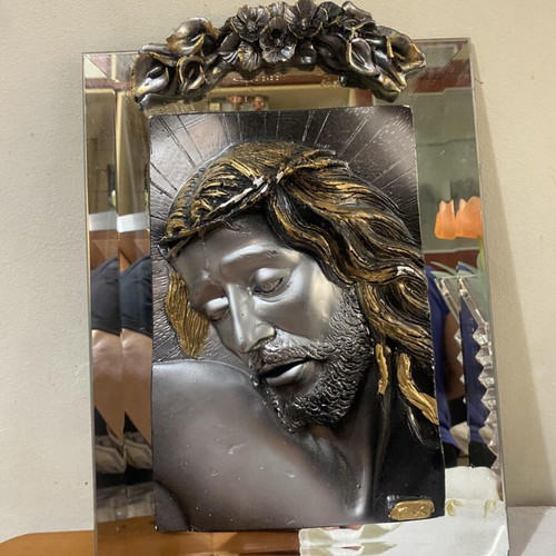 Framed 3D Christ figure mirror like new, 37×28 cm