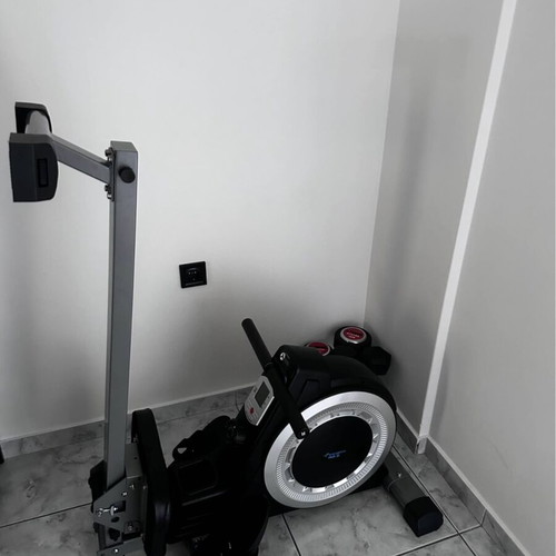 Energetics rowing machine like new with display and resistance adjustment