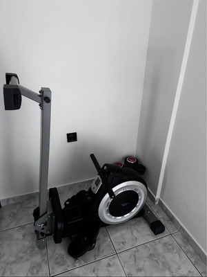 Energetics rowing machine like new with display and resistance adjustment