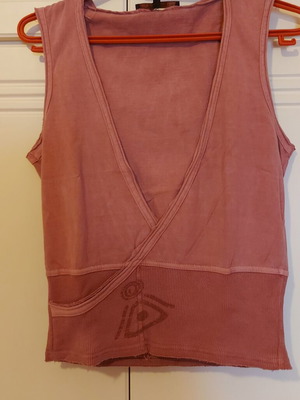 Attrattivo women's pink sleeveless vest small used