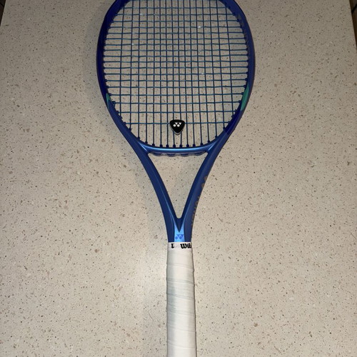 Yonex Ezone 98 305gr Blast Blue L4 tennis racket like new
