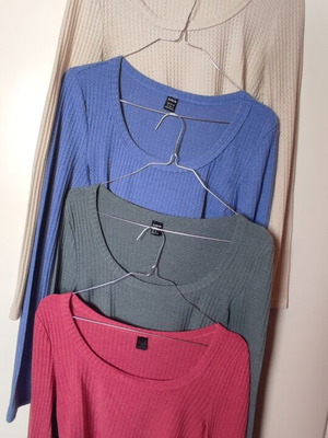 Set of 4 crop rib tops size S/M like new, multicolor
