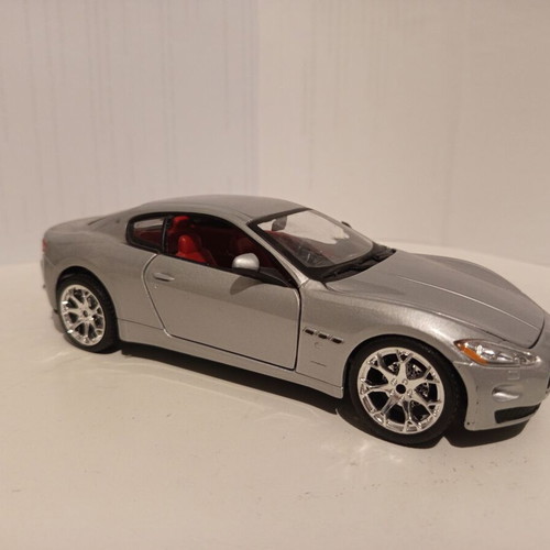 Toy cars 1/24 Burago and Rastar like new