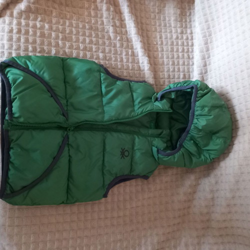 Benetton kids sleeveless vest like new, green with hood, for ages 3-4