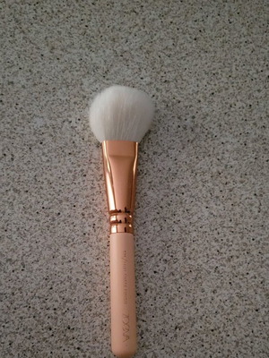 Zoeva 126/Luxe Cheek Finish Brush like new in Rose Gold shade