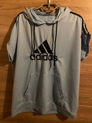 Adidas 3stripe hooded size:Large