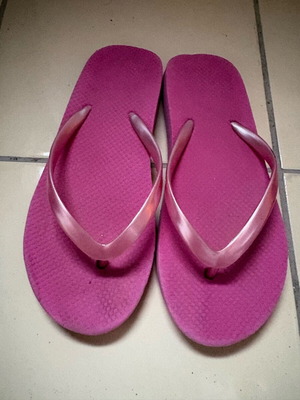 Σαγιονάρες μεταχειρισμένες νούμερο 35 ροζ με πάτο 23 εκ