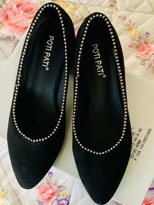 Poti Pati black pumps like new, size 38 with silver beads