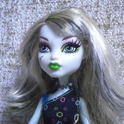 Monster High Frankie Stein Skultimate Roller Maze doll used