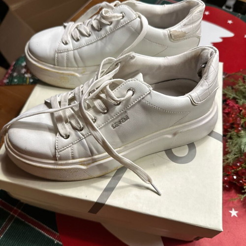 Seven white athletic shoes used, size 37
