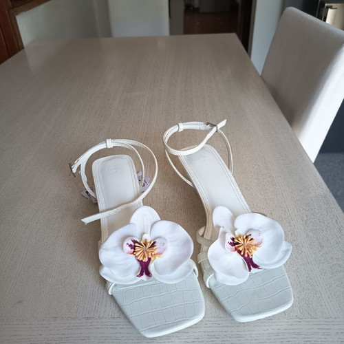Bershka white sandals size 38, heel height 5.5 cm