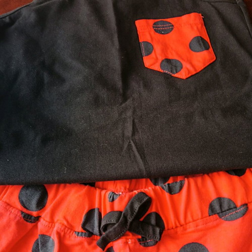 Summer pajamas like new, size large, black and red