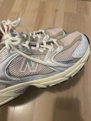 New Balance 530 white silver with vintage pink, like new, 41.5