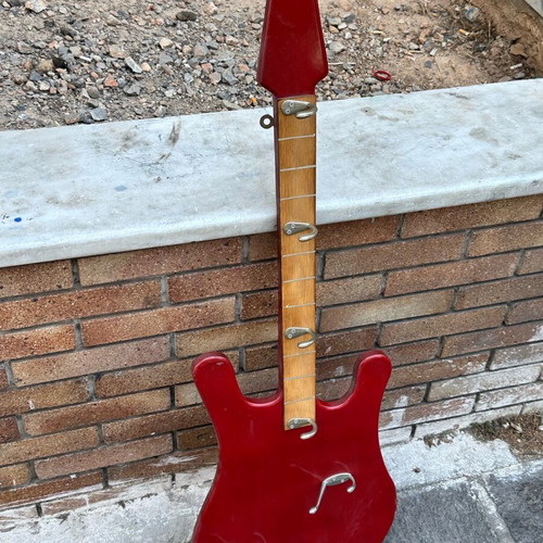 Wall hanger in electric guitar shape used, handmade with metal hooks