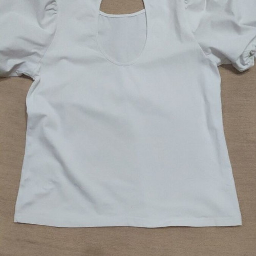 White top with statement sleeves and metal chain like new