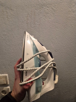 Singer steam iron like new